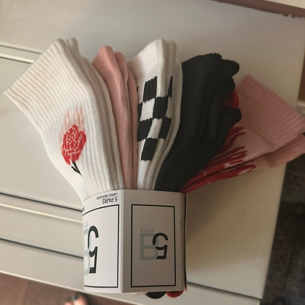 5 style Red/Pink/Black/White socks size 9-11 NWT